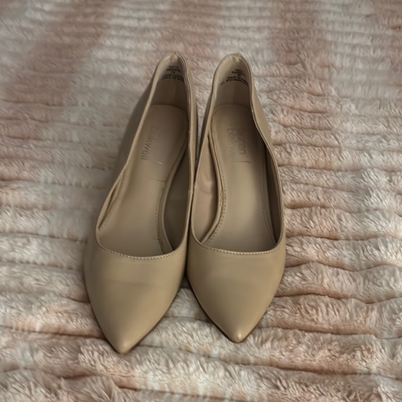 Cream Flats with Pointed Toe and Minimalist Design - Picture 1 of 1